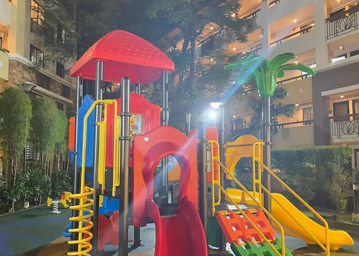 Cozy 2br Free Pool Access Manila