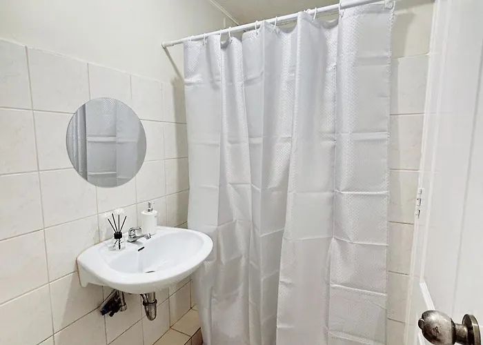Cozy 2br Free Pool Access Apartment