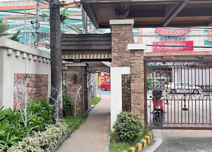 Cozy 2br Free Pool Access Manila